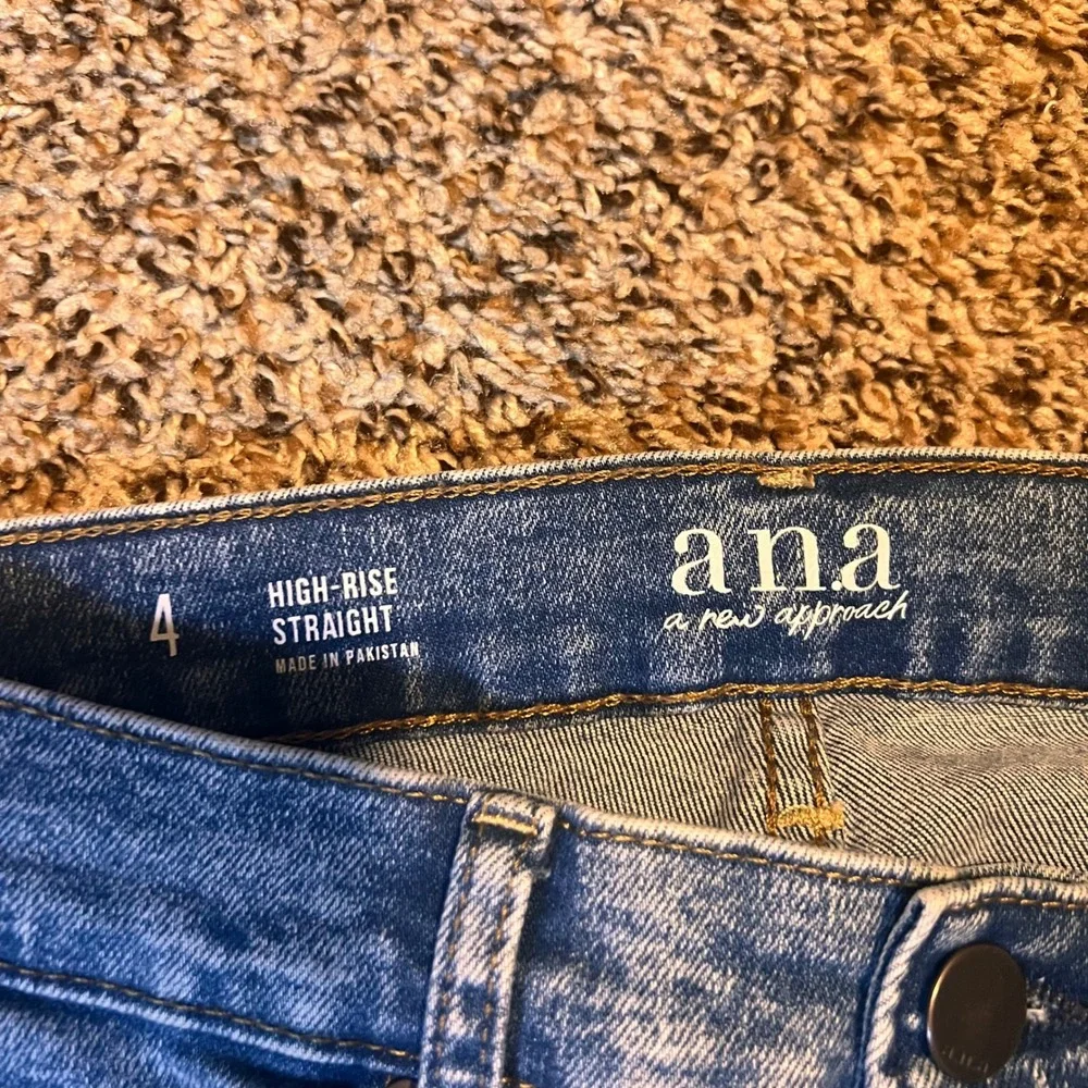 ANA High Rise Straight Jeans Women's Size 4 Distressed Wash Frayed‎ Hem